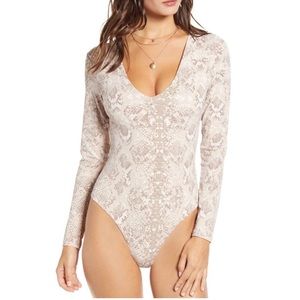 Leith V Neck Bodysuit